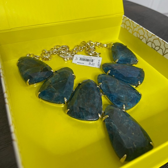 NWT Kendra Scott Harlow Gold Statement Necklace in Aqua Apatite! - Picture 8 of 12